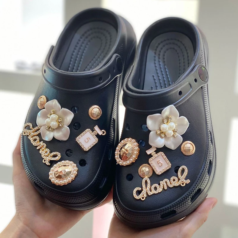 1 Set JIBZ Crocs Charms Designer Bling Luxury Flower Perfume Accessories Decorations for Croc Golden Pearl Rhinestone Shoes New