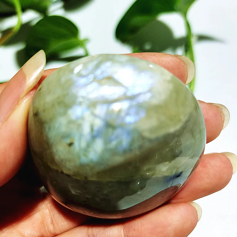 

Natural Crystal Green Moonlight Palm Stone Spiritual Meditation Witchcraft Yoga Exercise Energy Healing Stone Room Ornaments