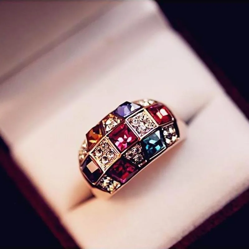 

Temperament Colored Diamond Ring Symphony Crystal Classic Rhinestone Ring