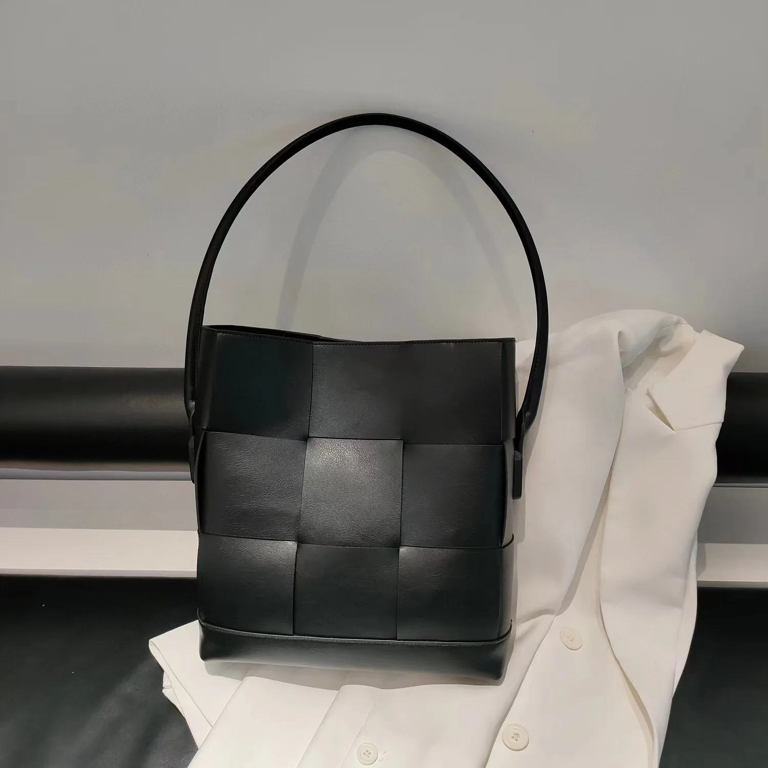 

Doris Fanny Elegant Square Handbags for Women Shoulder Bags Handmade Lambskin Leather Woven Design Casual Tote Bucket Bag