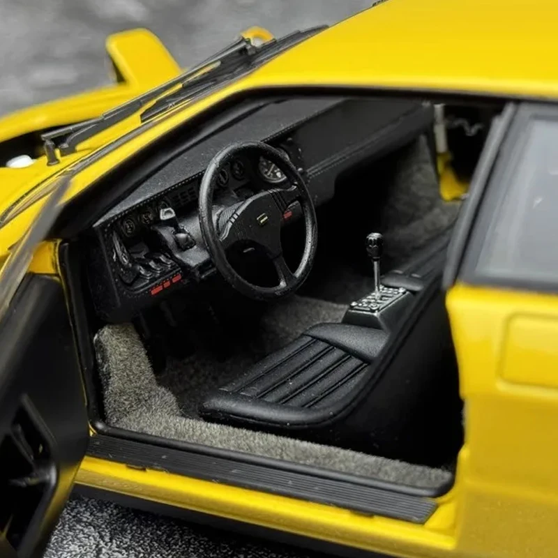 Фото Модель автомобиля Lamborghini Urus из сплава, классическая коллекционная модель, полностью собранная, демонстрационная, Kyosho 1:18, литая металлическая масштабная модель, высококачественный подарок для мальчиков и взрослых, игрушка №5