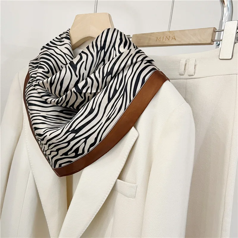 

2022 New Korean Style Fashion Colorblock Elegant Small Square Towel Collarbone Scarf Decoration Small Scarf Dual-Use Hair Band S