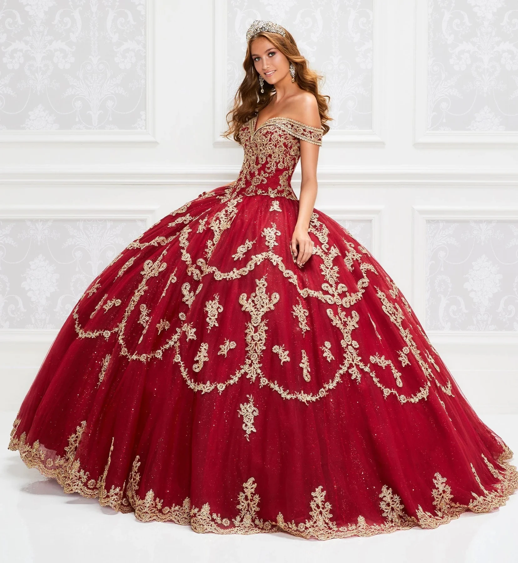 

Burgundy Puffy Quinceanera Dresses Ball Gown Off The Shoulder Tulle Appliques Mexican Sweet 16 Dresses 15 Anos