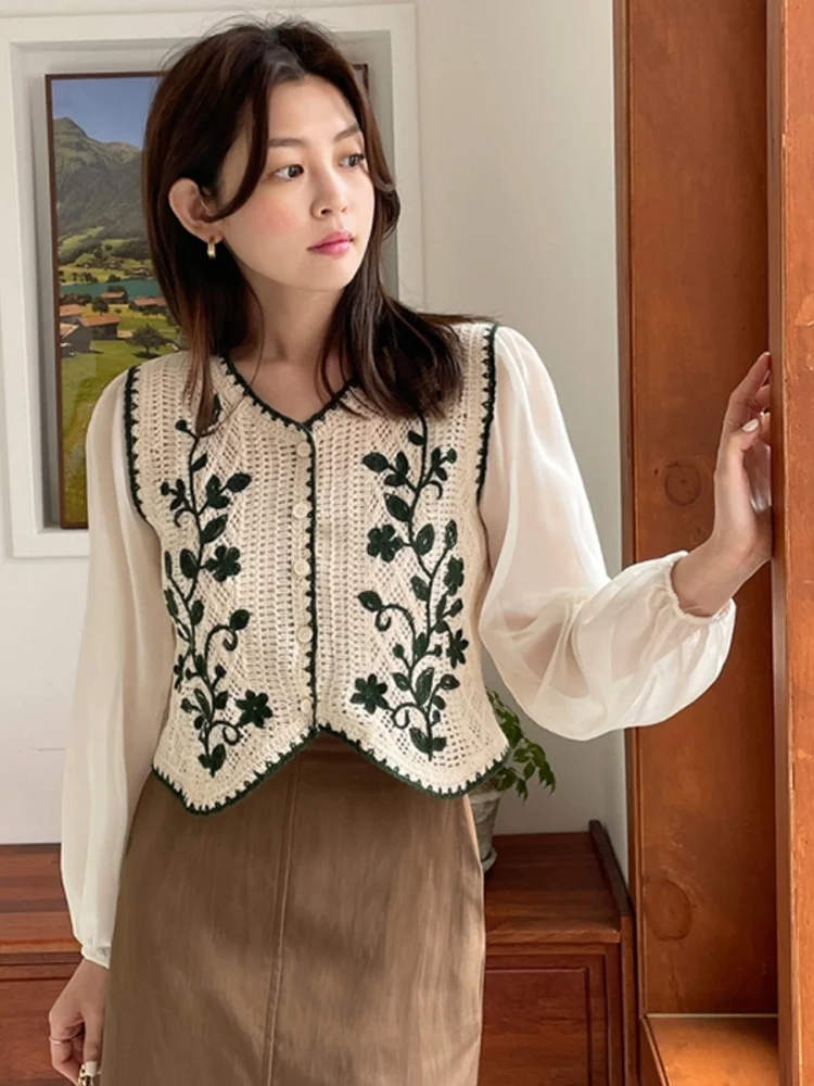 

Vintage 2023 Spring Embroidery Flower Cut-out Mesh Long Sleeve Shirt V-neck Splice Short Top Women Knit Stitching Blouse M695
