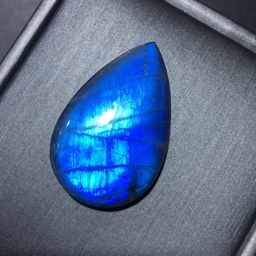 

Женская подвеска с кристаллом Лабрадорита, 36x22x7 мм