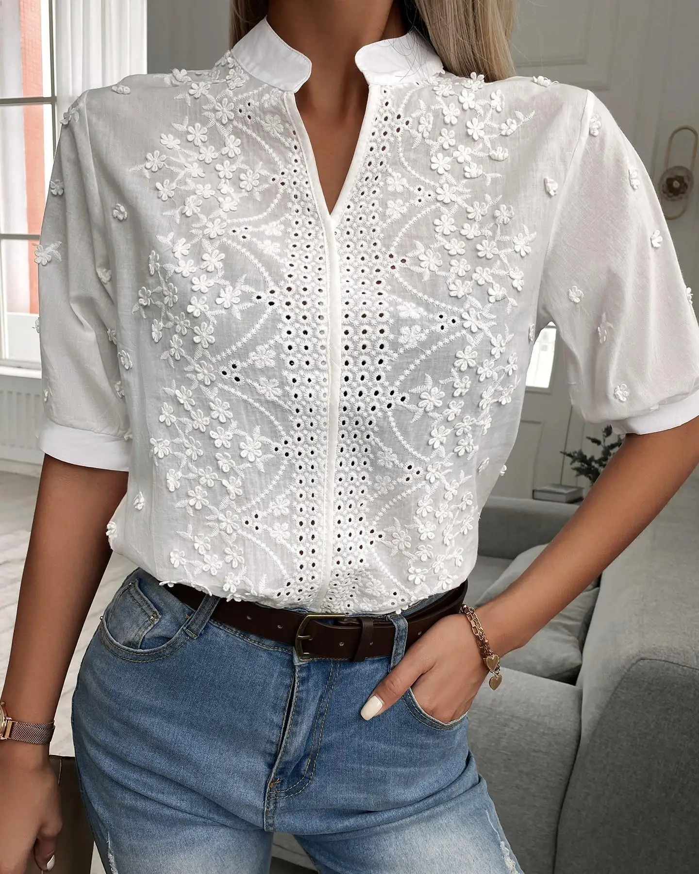 

Chic Solid Hollow-out V Neck Lace Blouse Floral Patterns Embroidery Decoration Casual Women Shirt Puff Sleeved Half Cotton Tops