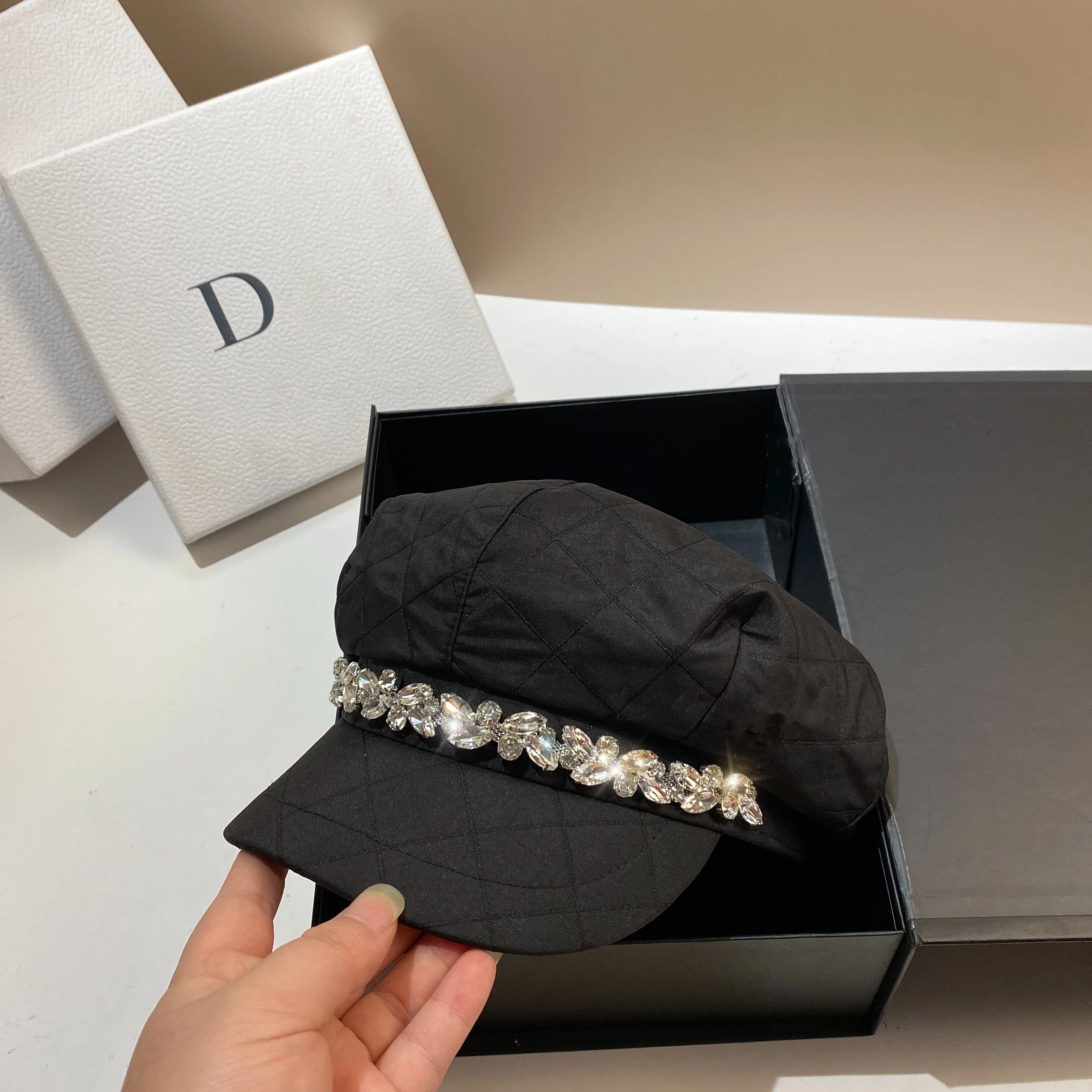 Light luxury rhinestone small fragrance style duck tongue octagonal hat fashion spring and autumn matching the age of the navy h