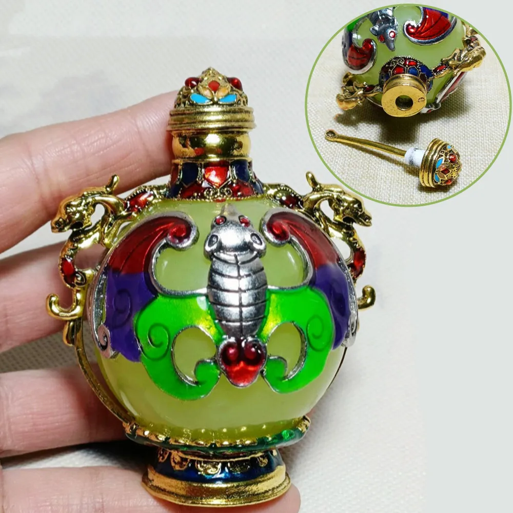 

Retro Snuff Bottle Pendant Double-sided Copper Inlaid Cloisonne Glows at night Handmade Cigarette Locket Charms Collection