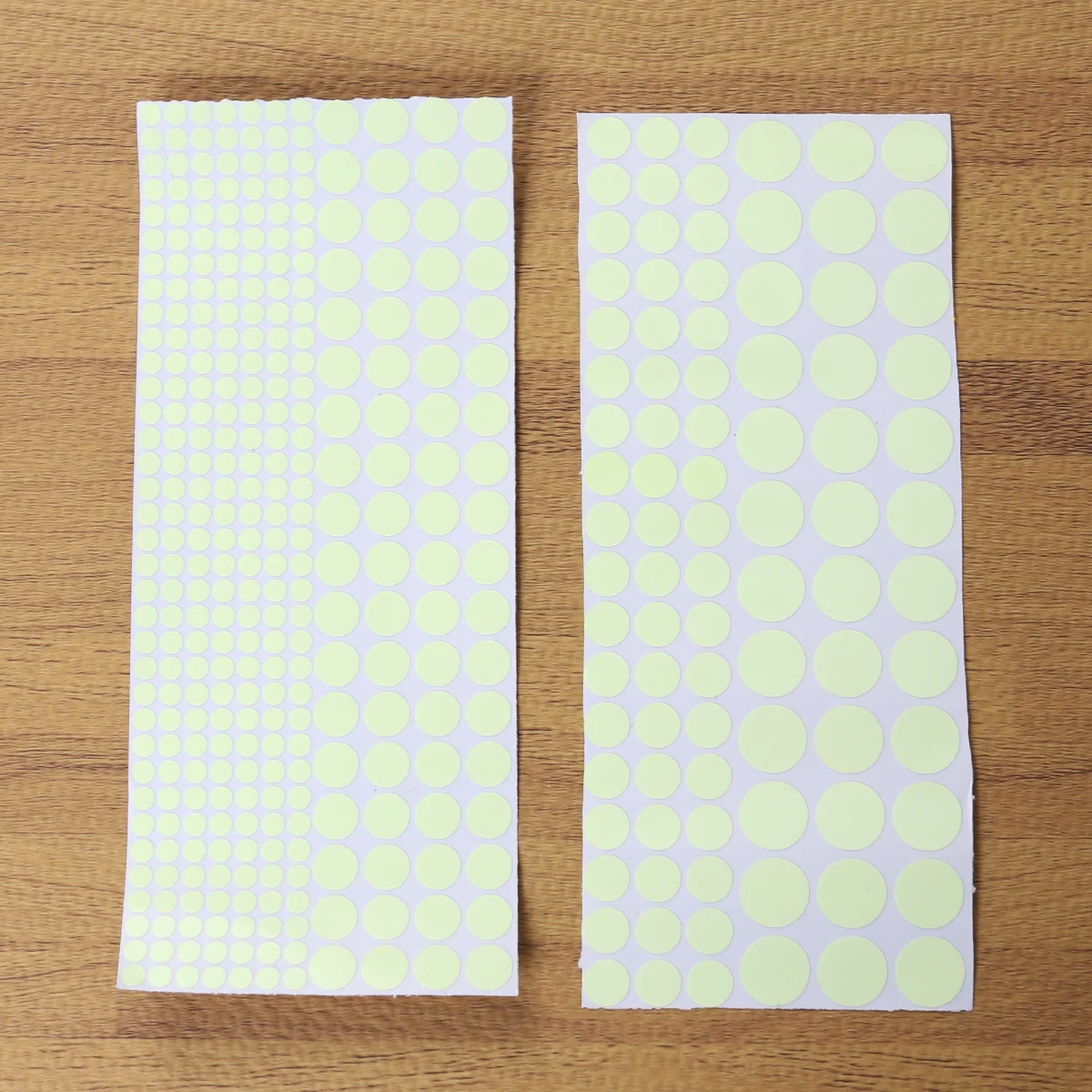

Luminous DIY Wall Stickers for Kids Room Decoration with Glow in The Dark Dots Stars Fluorescent Effect