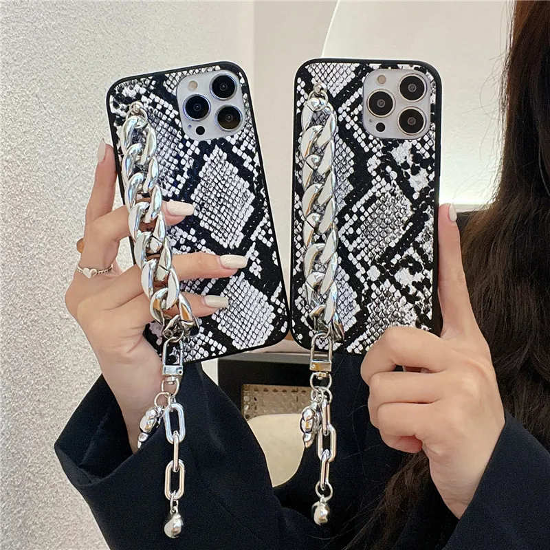 

Metal Wristband Chain Animal Leather Shell Phone Case Back Cover For Samsung Galaxy A73 A52 A32 4G A22 5G A12 S22 S21 Plus Ultra