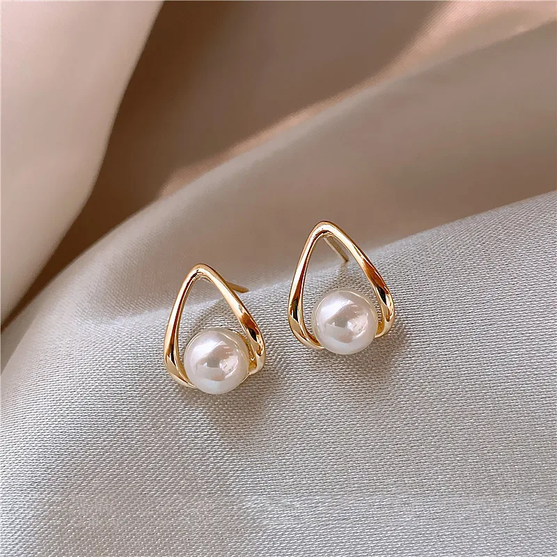 

2023 New Korean Simple Pearl Earrings for Women Advanced Design Light Luxury Style Earrings Earrings