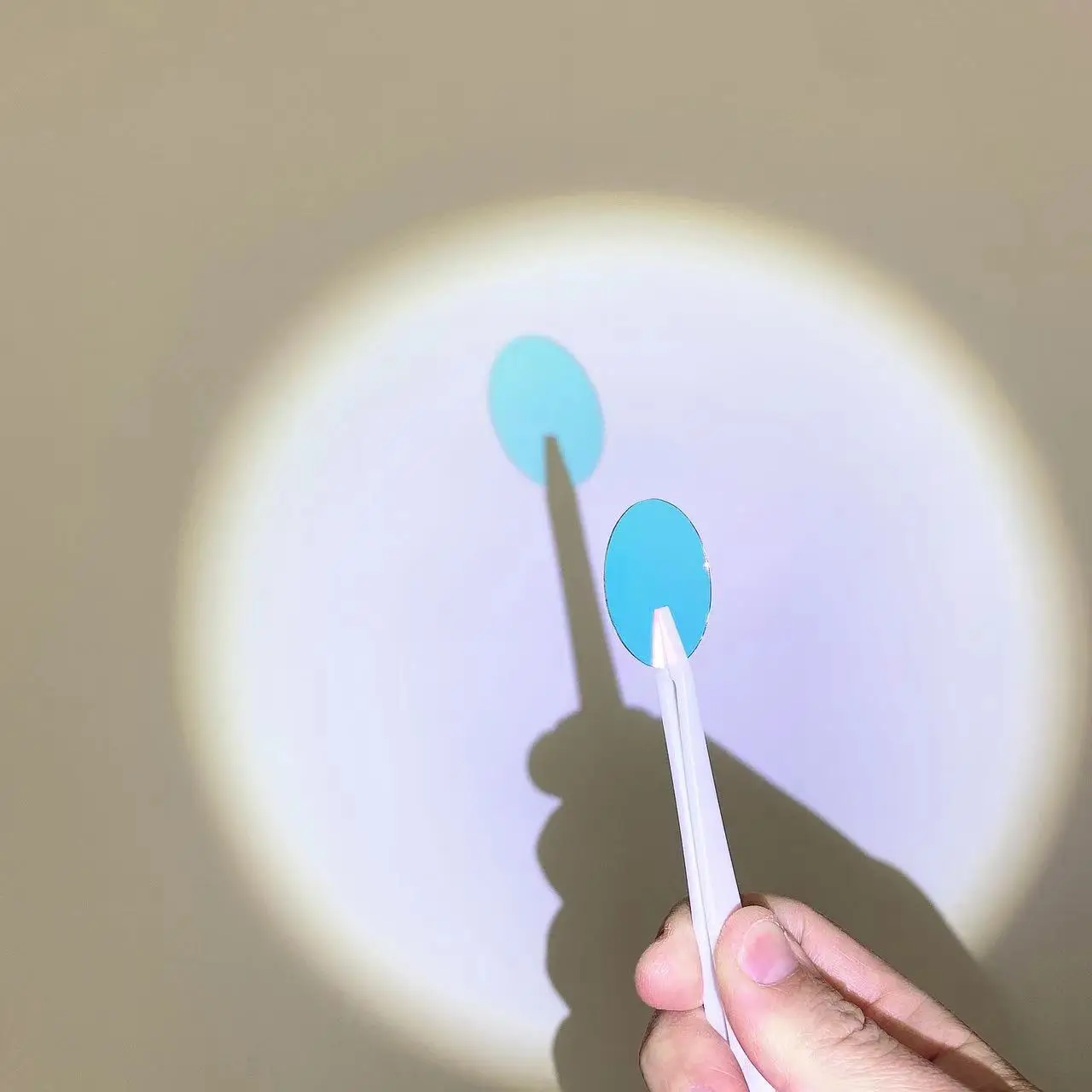 

Round Shape Diameter 42mm 400nm To 700nm Visible Pass UV IR Cut Light Blue Glass