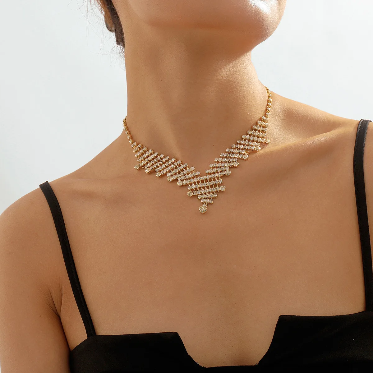 Jewelry Creativity Fashion Rhinestone V-shaped Necklace Personalized Claw Chain Light Luxury Cold Style Neckchain