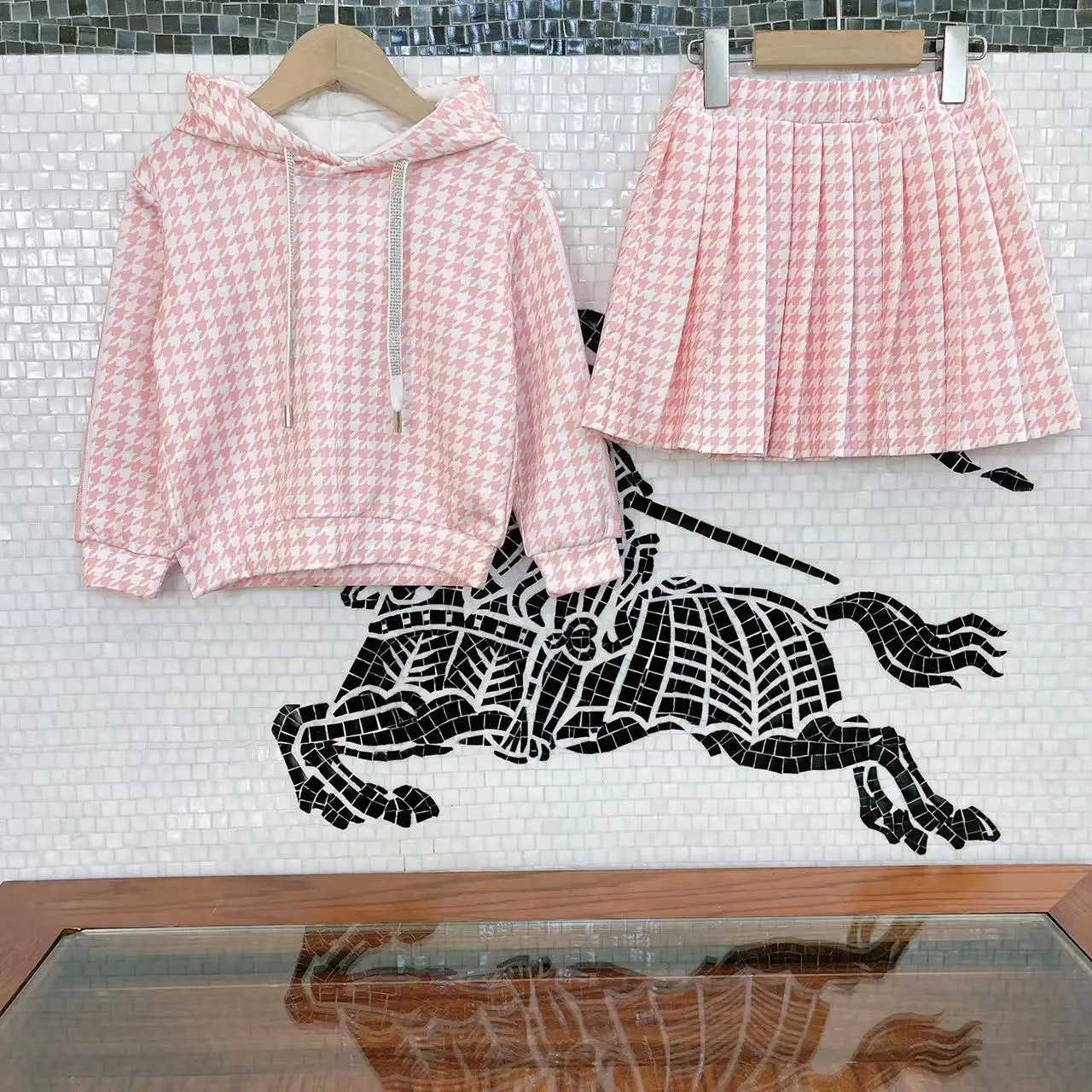 

Popular children's clothing 2022 fashion Korean version girls sports style hooded casual suit skirt, fashionable and versatile