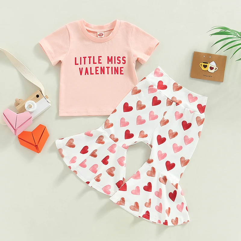 

Комплект одежды для маленьких девочек на День святого Валентина, футболки с коротким рукавом и круглым вырезом и расклешенные брюки с принтом в виде сердечек, костюм из 2 предметов