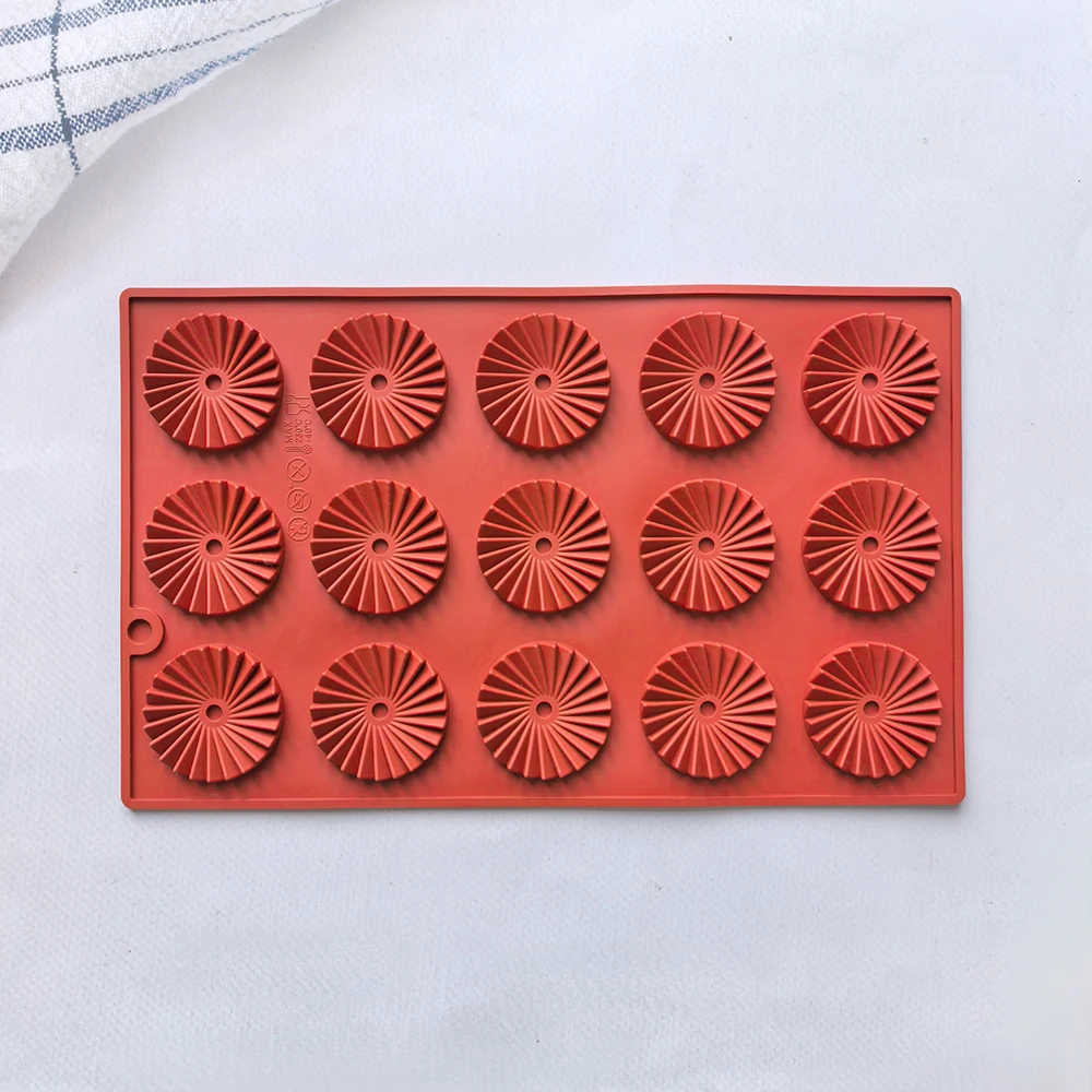 

Силиконовая форма для выпечки цветов 15 полостей