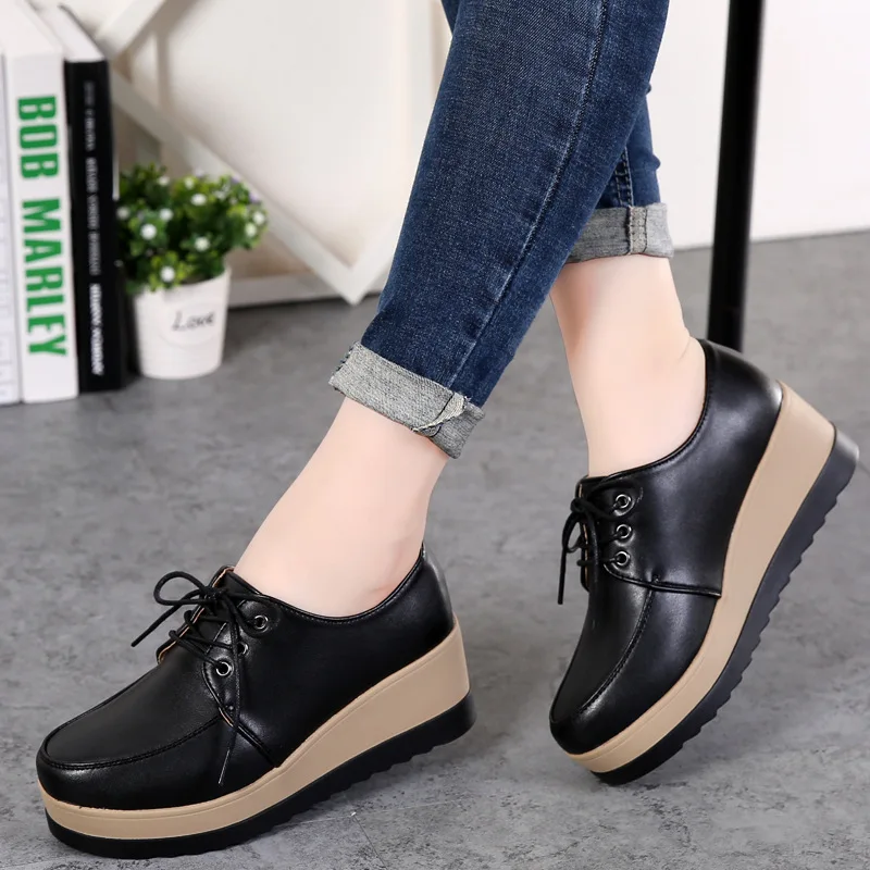 

Women's shoes Thick bottom made of genuine leather casual shoes fashionable waterproof on the platform sneakers plus size