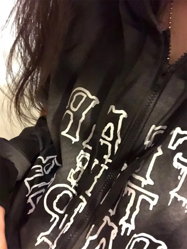 

Свитер с капюшоном и надписью Dark Harajuku в стиле ретро, свитер на молнии с капюшоном для мужчин и женщин, уличная одежда с граффити, черная блуза...