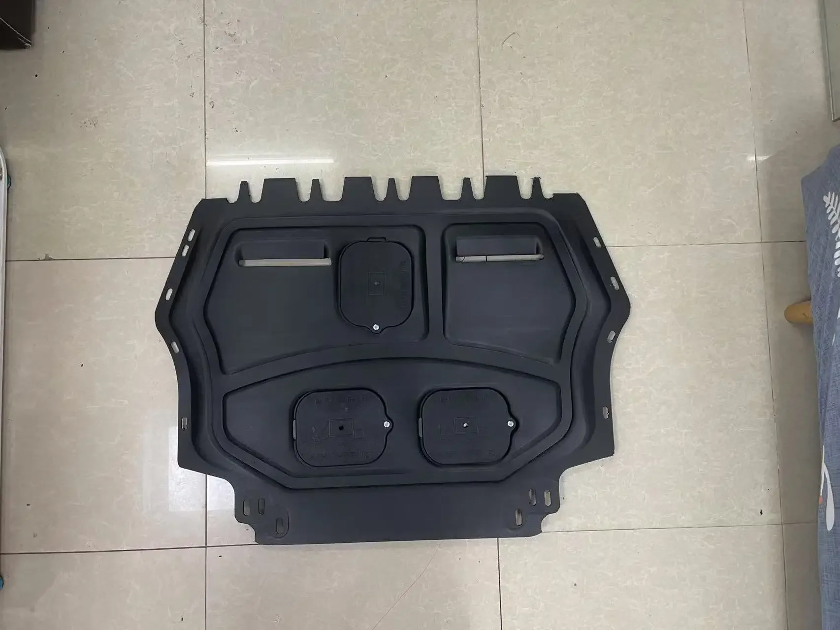 Фото Для VW Golf R 2004-2014 Защитная пластина под двигателем, брызговик, крышка крыла, черный автомобильный брызговик, защита от грязи. №5