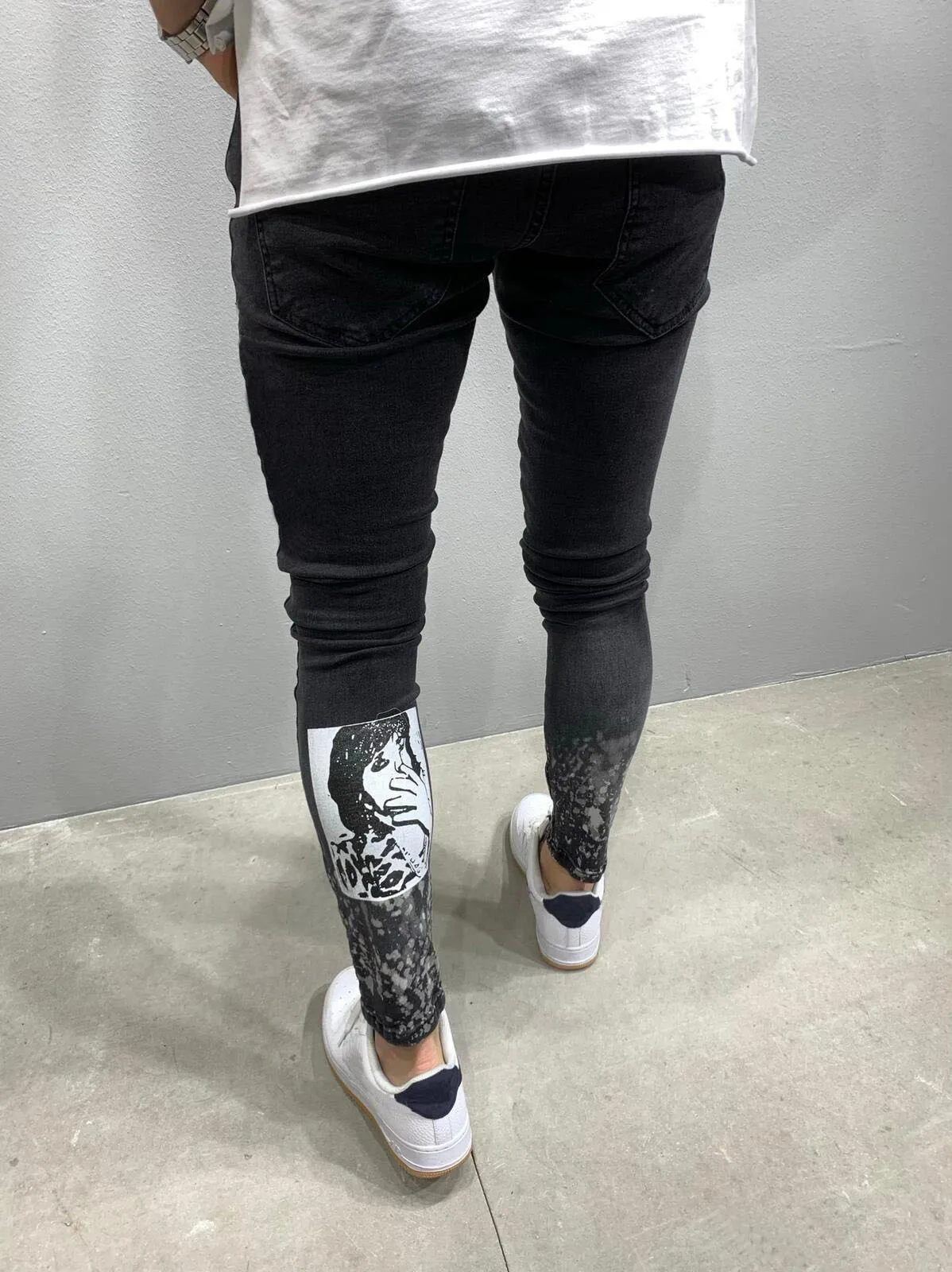 New Men's Jeans Ripped Print Jeans Men's Four Seasons Leisure Travel Pants Fashion Youth Sports Pencil Pants Black Denim Men