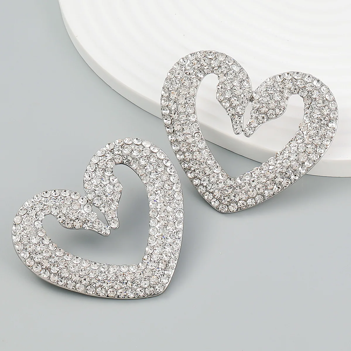 

Женские серьги в форме сердца, серьги в форме сердца с фианитами золотого цвета