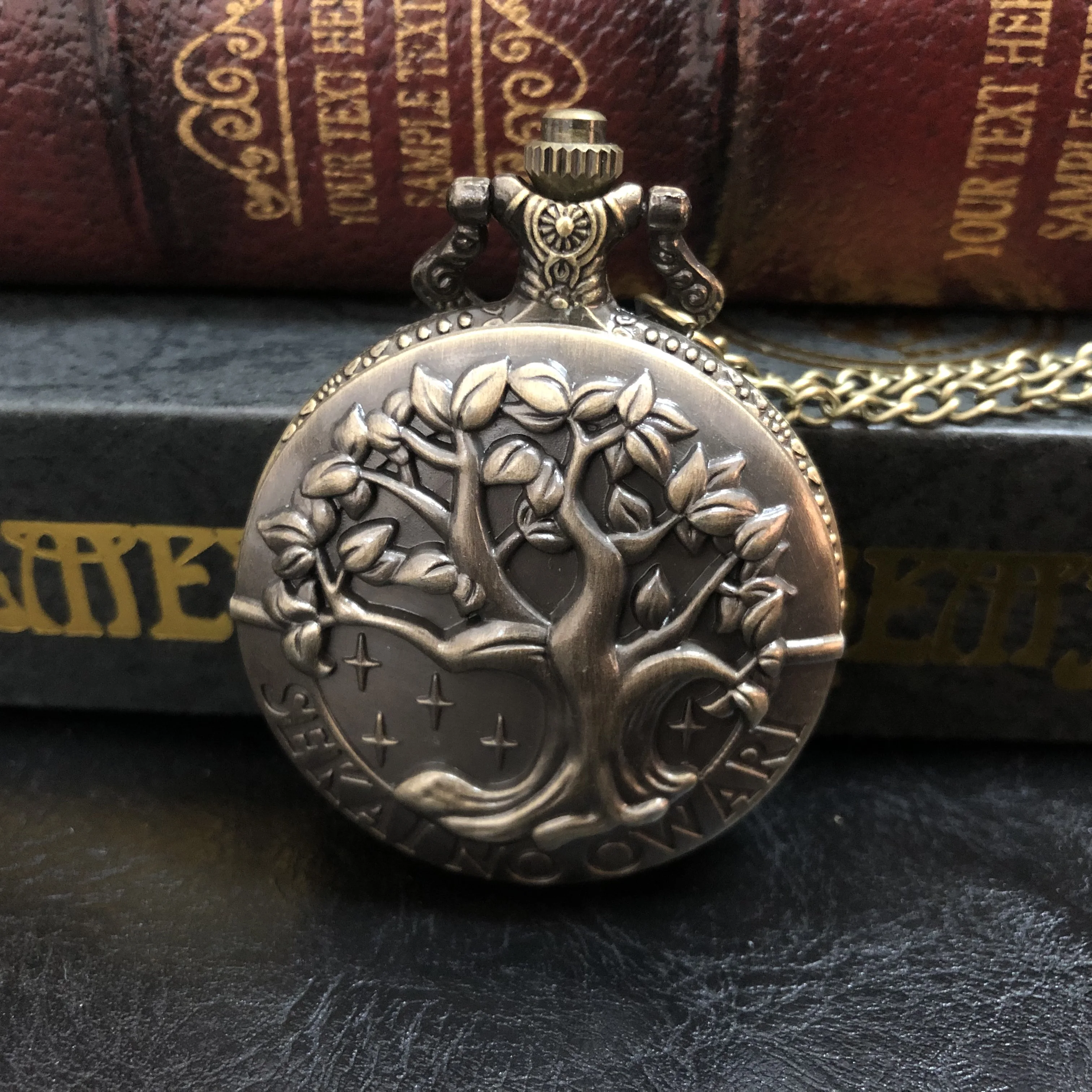 

Tree of Life Pattern Bronze Sketch Painting Dial Vintage Quartz Pocket Watch Necklace Pendant Gifts For Women Or Man