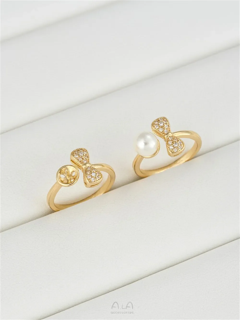 Посылка из 14-каратного золота с микроинкрустацией цирконом маленький цветок