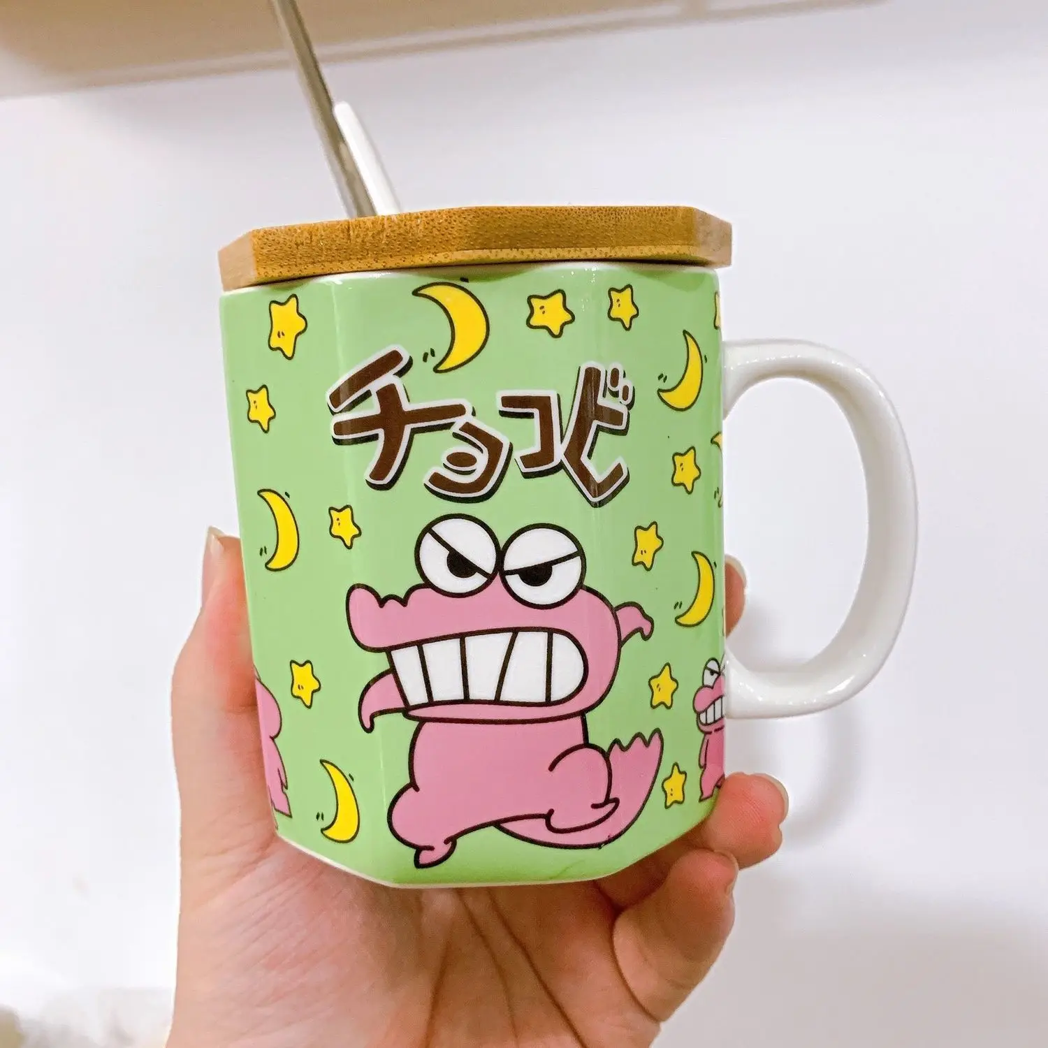 

Кружка с ложкой и крышкой Kawaii Crayon Shin-Chan, симпатичная керамическая кружка, кружка для воды, кружка для кофе, молока, подарок для друзей