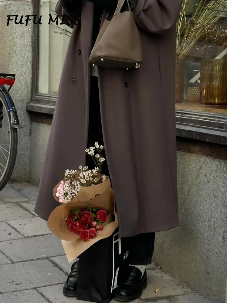 Женское двубортное шерстяное пальто с лацканами