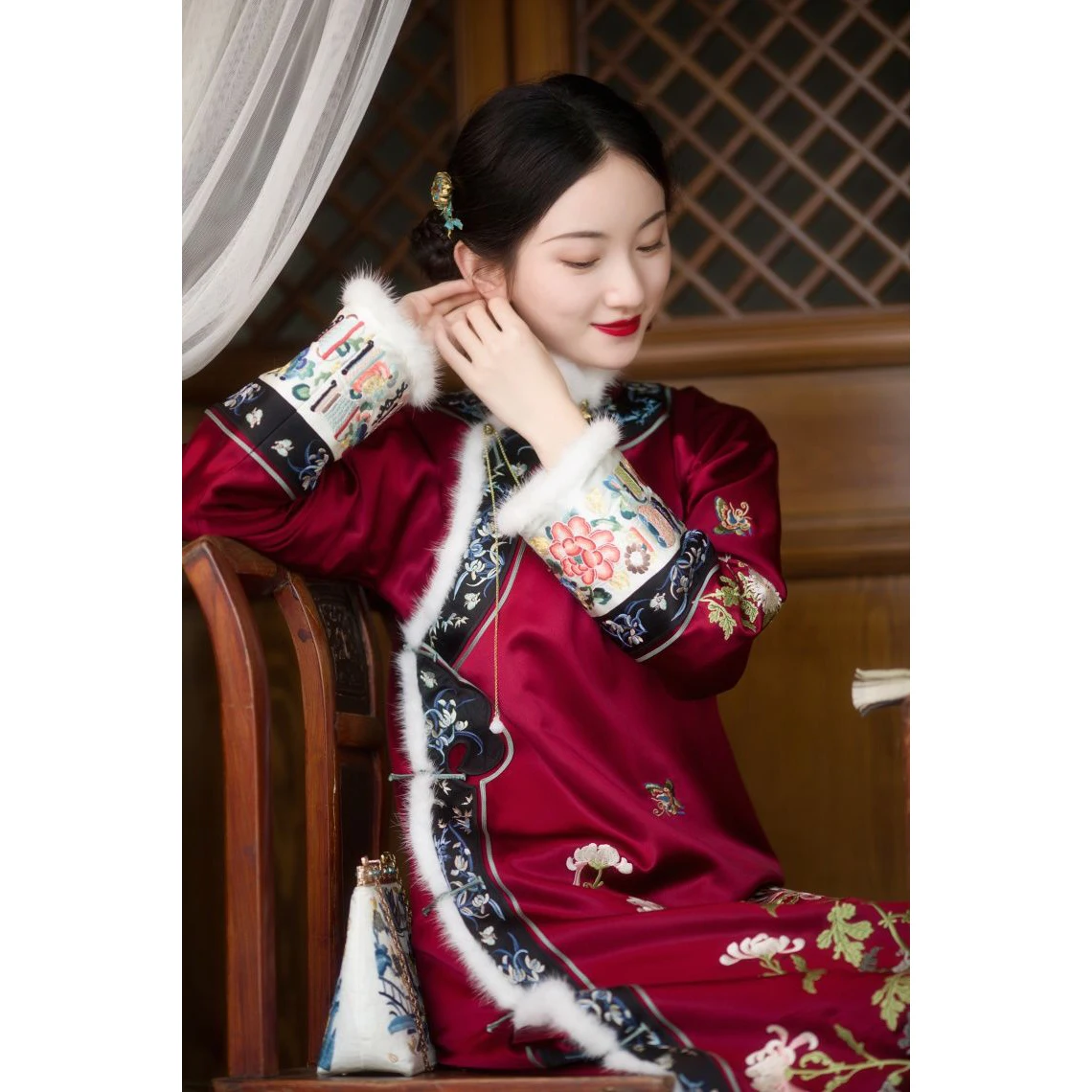 Рисунок 3 - Китайское традиционное платье YiChengFengXu