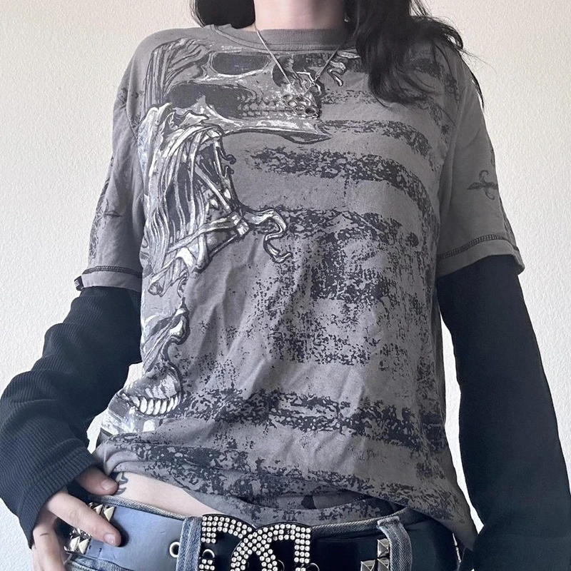 Женский пуловер с длинным рукавом круглым вырезом и принтом черепа