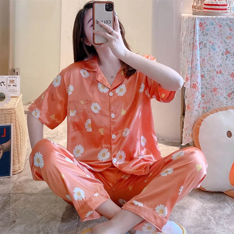 

Костюм Пижамный женский из ледяного шелка, тонкие брюки с коротким рукавом в стиле Instagram, кардиган с лацканами, красная сетчатая шелковая од...