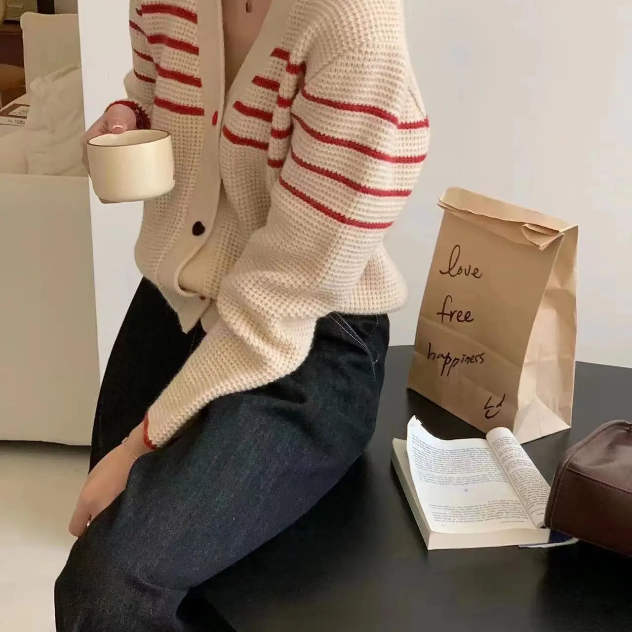 Женский трикотажный кардиган с пуговицами-сердечками свободный Универсальный в