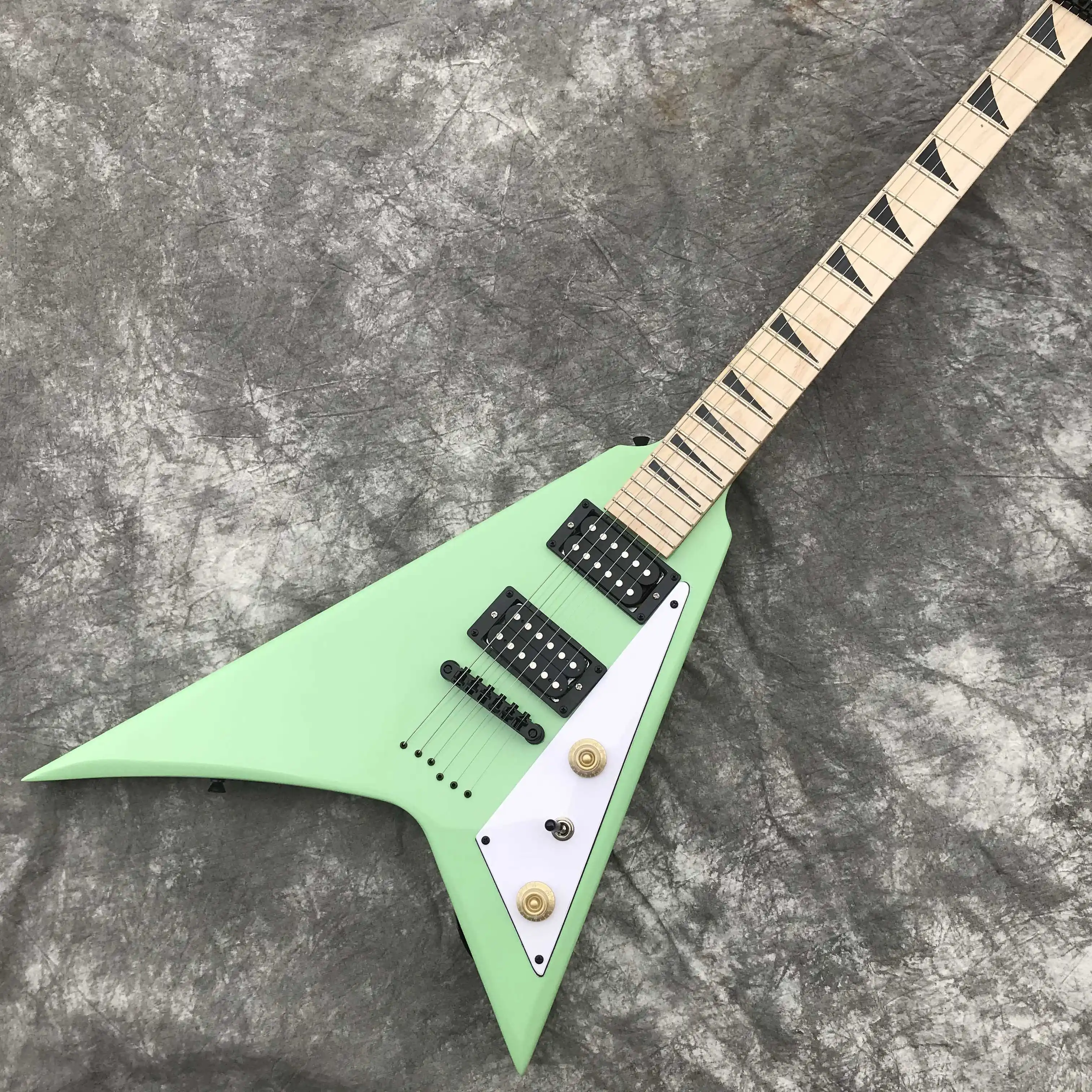 

Бесплатная доставка, светло-зеленая, специальная форма, белая отделка, электрическая гитара, новинка 2022 года, Высококачественная под заказ,