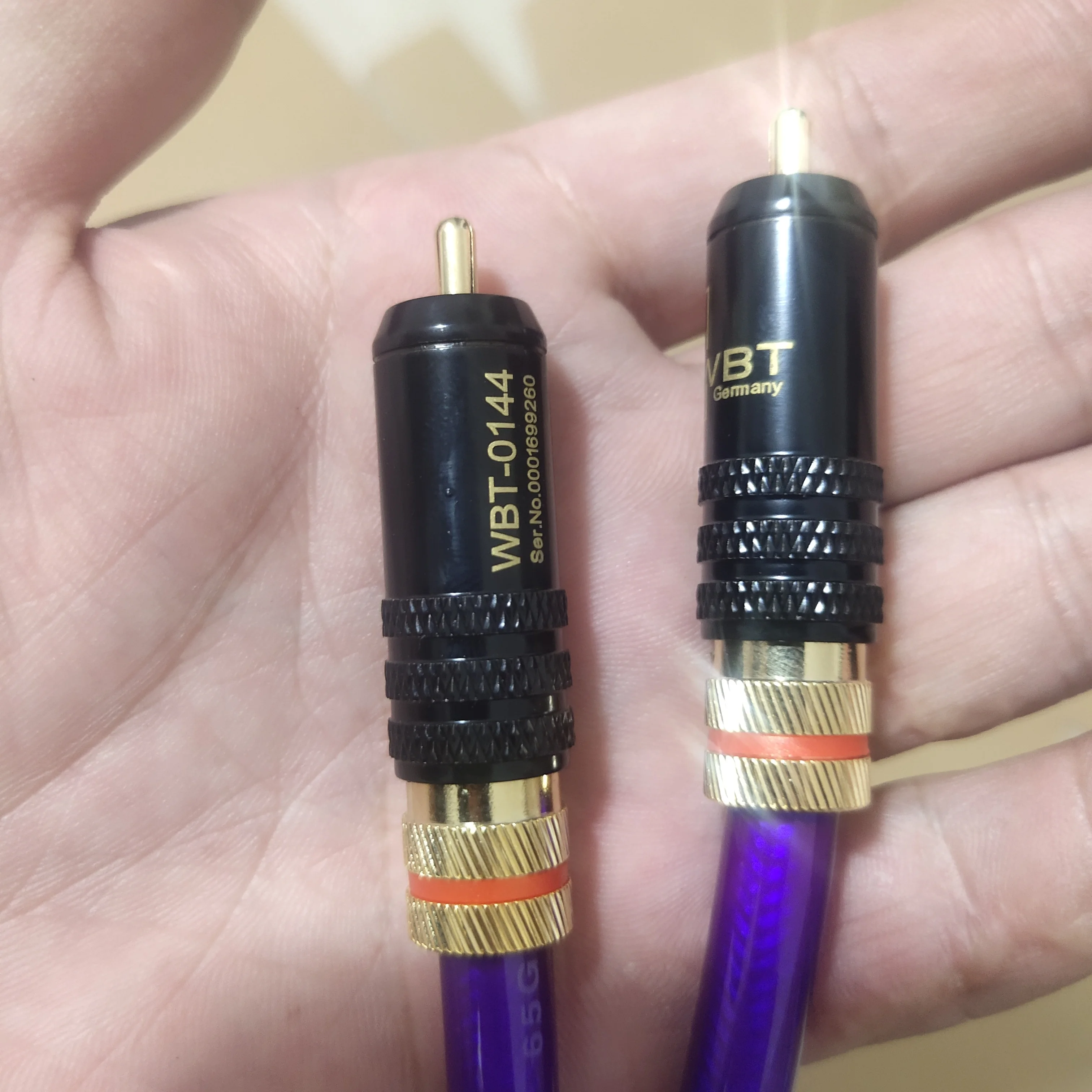 Цифровой коаксиальный цифро-аналоговый преобразователь Van Den Hul VDH IT65G усилитель