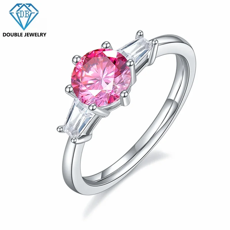 Кольцо из серебра 925 пробы с муассанитом и бриллиантами