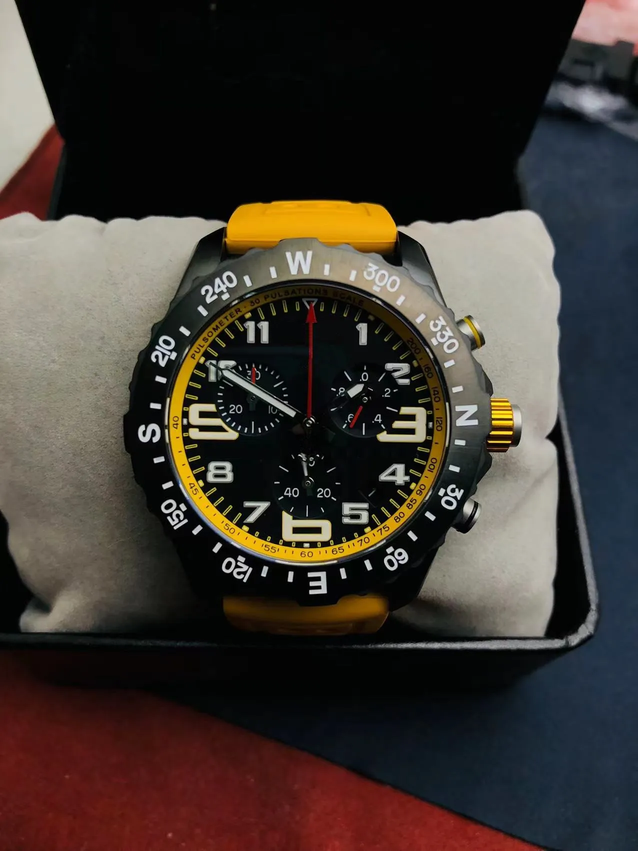 

Multifunctional Chronograph VK 64 Quartz Movement Black Case Sapphire Fashion Yellow Rubber Sport Waterproof Mans Watch