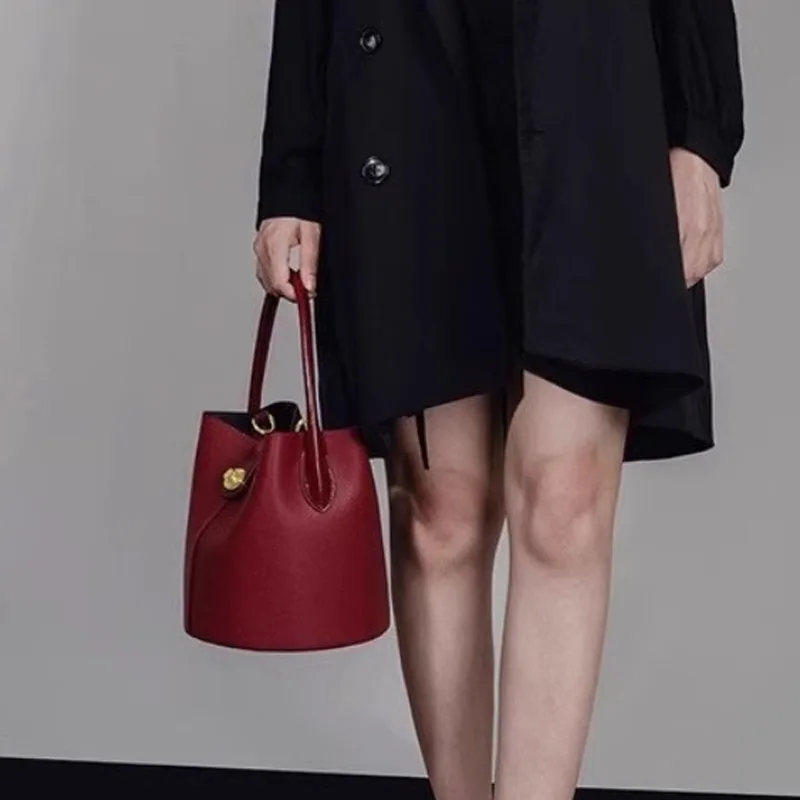 Красный дизайн большая вместительная сумка-ведро женская сумка новинка 2024