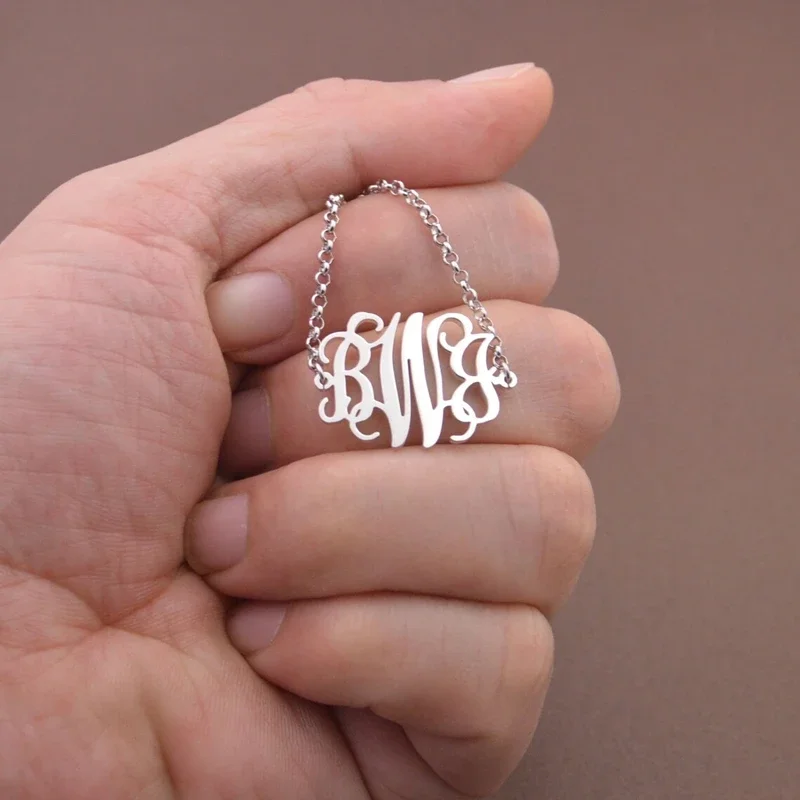 Модный женский браслет под заказ золотистый из нержавеющей стали с буквами