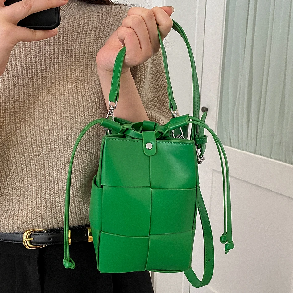 

Роскошная дизайнерская плетеная женская кожаная мини-сумка-мешок, милые кошельки и сумочки, сумки через плечо на ремне для женщин, новинка ...