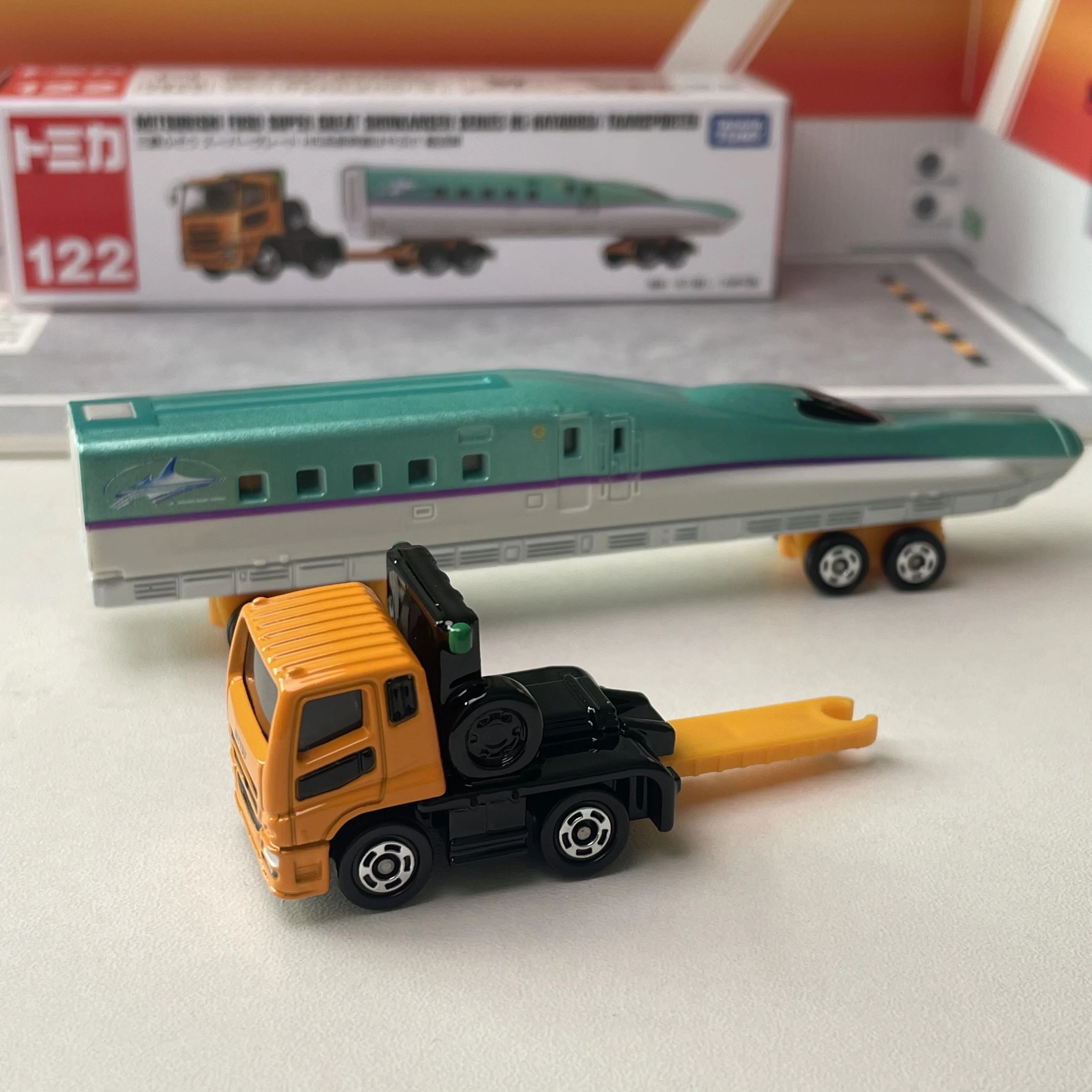 Фото Tomica Long Type No.122 Модель автомобиля из сплава Mitsubishi Fuso Super Great Shinkansen серии H5 Hayabusa Transporter №4