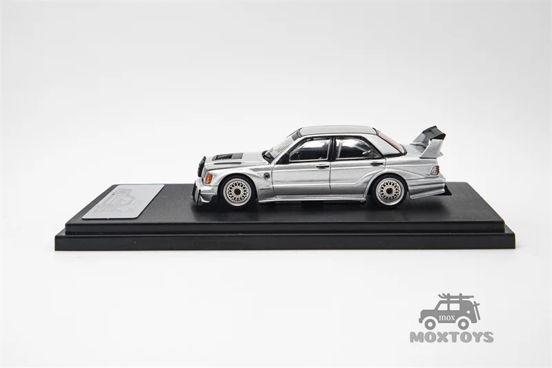 Модель Rhino RM 1:64 W201 190E Серебристый/Черный Limited499 Литая под давлением модель