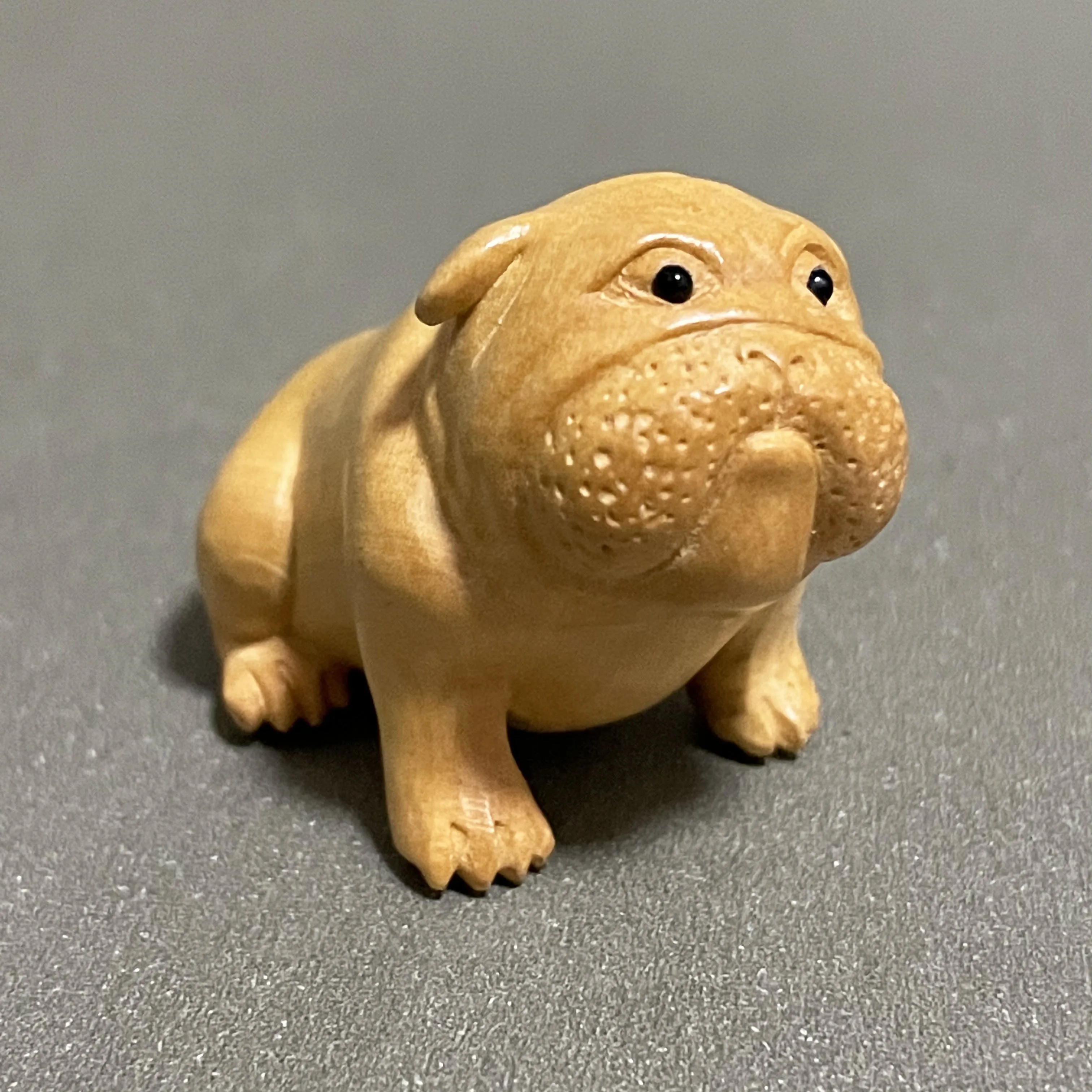 

2-Дюймовая японская скульптура из бокса ручной работы Netsuke, миниатюрная симпатичная собака бульдога-# ZY026