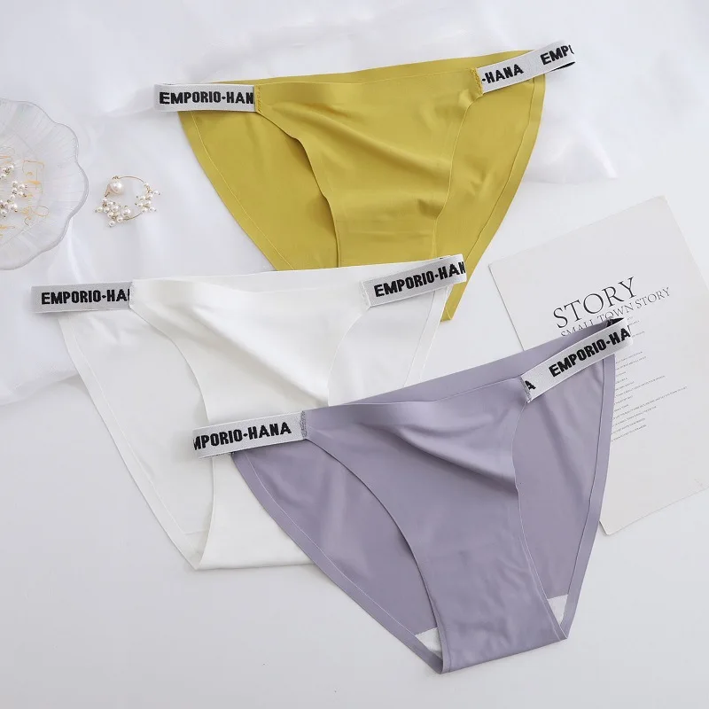 

Sexy Women's Triangle Pants Ice Silk Traceless Sweet Hip Lifting Sports Pure Cotton Bottom Crotch Fun G-shaped Pants