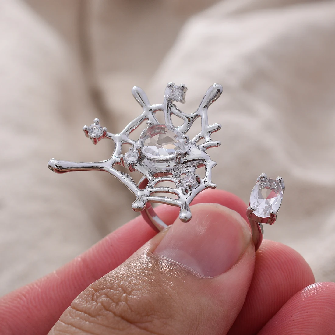 

New Arrival Trendy Spider Web Design Shiny Cubic Zirconia Platinum Plated Ladies Party Ring Jewelry For Women Gifts No Fade