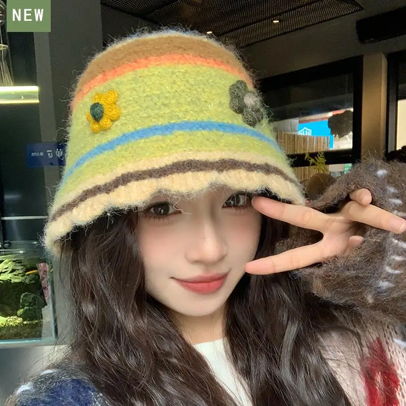 Женская вязаная шапка с цветочным принтом 56-58 см