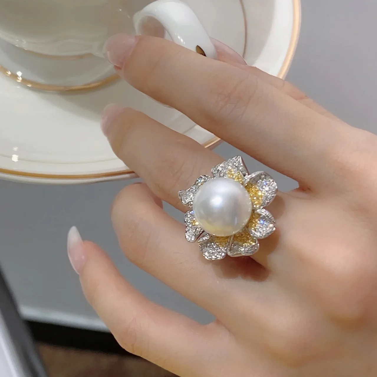 

New Oversized Luxury Imitation Pearl Flower Zircon Ring Women's Noble Wedding Prom Party Jewelry Accessories Anniversary Gift