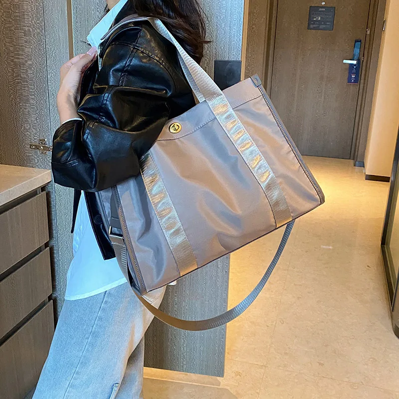 

New Trend Shoulder Bag for Wonen Fashion Simple Diagonal Commuter Tote Bag Large Capacity Crossbody Bags for Women Handbag