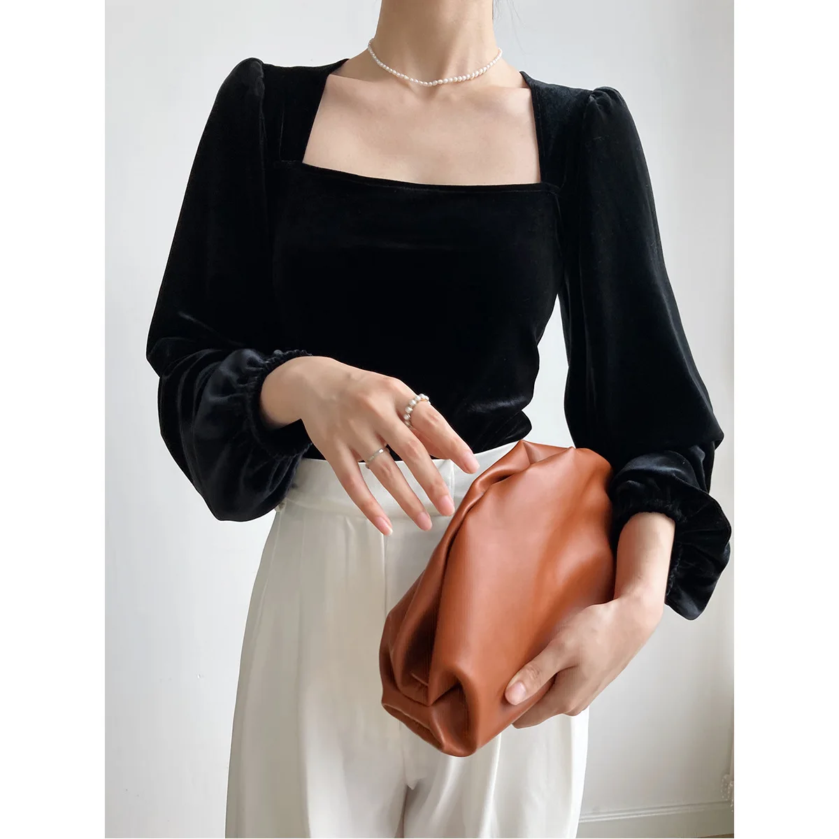 

Black gold velvet square collar small shirt women's spring light and mature design puff sleeve shirt exposed collarbone top