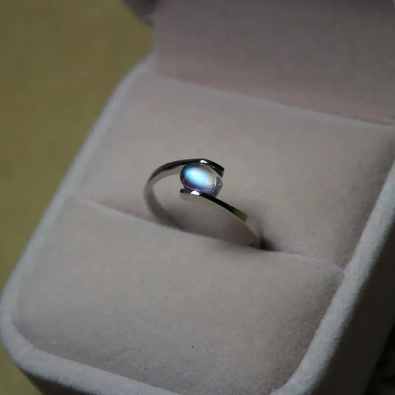 

New Natural Sri Lankan Moonstone Ring Blue Moon Color Moon S925 Silver Plated Platinum Ring Moonlight Ring Face Female